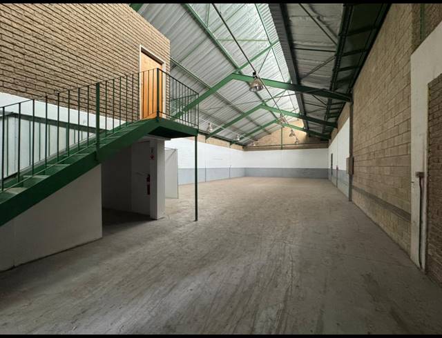 400M² WAREHOUSE TO LET IN ROBERTVILLE
